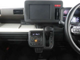 現車はオーディオが付いていない状態です。お客様のライフスタイルに合わせて、ナビゲーションやディスプレイオーディオなどのご提案をさせていただきます。お気軽にご相談くださいね。