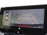 バックモニター付なので後退時に後方が見えるので安心。 車は構造上、死角がたくさんなので万が一を考えると必須ですね。 あくまで補助の為の装備、バックは目視で確認する事が重要ですよ。