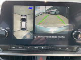 アラウンドビューモニターは、4個のカメラで真上から車を見たようにモニターで確認ができる日産の自慢の装備です。是非実際の車で体感してみてください。