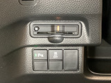 Hondaセンシング用の、VSA(ABS+TCS+横滑り抑制)解除スイッチなどはハンドルの左側に装備しています。その上にETCがついています。高速道路の料金所の通過も楽々です。