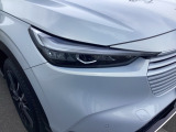 フルLEDヘッドライト、デイタイムランニングランプ付きです