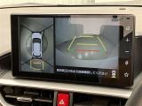 パノラミックビューモニター付きです。車両を上から見たような映像をディスプレイオーディオ画面に表示。運転席からの目視だけでは見にくい、車両周辺の状況をリアルタイムでしっかり確認できます。