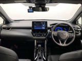 シンプルながら機能性あふれる運転席廻りです。視界性もよく、運転しやすいですよ。