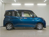 リアには左右スライドドアを採用。狭い駐車場でも開閉しやすく、強風の日でもドアが煽られにくくなっております。小さなお子さまやご年配の方も安心して乗り降りできます。
