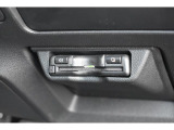 ハンドル下にビルトインETC。車種専用ケースにて装着されており運転の邪魔にもならず高速の乗り降りも楽になります。