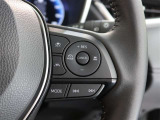 アダプティブクルーズコントロール機能付きです。走行中に先行車の様子を検知しながら、設定した車速の範囲内で先行車との距離のキープを支援します。詳細は販売店スタッフまでおたずねください。