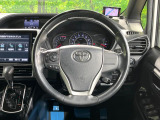 【純正革巻きステアリング】上質な革を使用することで、手にしっかり馴染みとても運転しやすいハンドルです♪