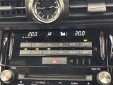 デュアルエアコンとは、運転席と助手席で、個別に温度設定ができる機能です。気温の感じ方は、人それぞれ違うもの。乗る人に優しい機能ですね。