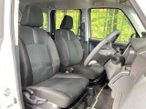 運転席シート廻りは使用感も少なく、良好な状態となっています。前オーナー様が丁寧に使っていたことがよくわかりますね。