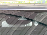 【スマートブレーキサポート】走行中に前方の車両等を認識し、衝突しそうな時は警報とブレーキで衝突回避と被害軽減をアシスト。より安全にドライブをお楽しみいただけます。