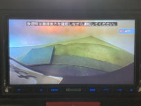 【バックカメラ】運転が苦手な方も車庫入れラクラクです!ギアをリバースに入れれば自動的に切り換わりますので、面倒な操作は不要です♪狭い駐車場もお車を傷つけず安心ですね!