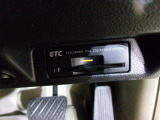 ETC付。高速道路の料金所はキャッシュレスで通過です。サービスエリア等にあるスマートインターの出入口も利用可能でとっても便利。ご納車後すぐにお使い頂けるようセットアップしてのお渡しとなります。