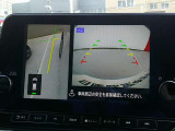 【アラウンドビューモニター】空から見下ろした映像がナビ画面にて確認可能です。駐車もラクラクですよ♪