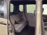 スライドドアなら狭い駐車場でもドアをぶつける心配がありません。ステップが低く乗り降りもしやすいです。