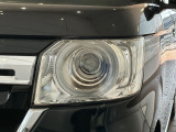 LEDヘッドライトは、点灯の瞬間から最大光量を発揮し、突然暗くなるトンネルなどでの安定感を高めます。