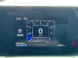 視認性の高いメーターで運転情報を的確に把握できます