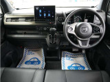 運転にかかわる様々な操作を安全に行えるように視点移動が少なく、操作性に配慮されたスイッチ類が凝縮されたコクピットです。