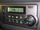 【オートエアコン】お好みの温度に設定して頂くと、車内の温度を自動調整♪快適にクルマの中を過ごして頂けます。