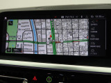 【純正ナビゲーション】BMWのナビゲーションは操作性も良く、詳細な地図情報と交通状況を見やすく表示し、快適なドライビングをサポートしながら目的地までナビゲートします。