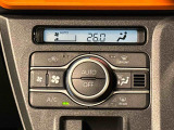 車内空調は&rdquo;AUTOエアコン&rdquo;にお任せ。運転に集中出来ますよ!