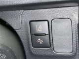 レーンディパーチャーアラートとは車線または走路からの逸脱の可能性を警告すると共に、車線または走路からの逸脱を避けるためのハンドル操作の一部を支援する機能です。詳細は販売店スタッフまでおたずねください。