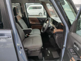 納車前には当社整備工場にてディーラー整備士が、12ヶ月点検又は車検整備を実施。安心してお乗り頂けるようお渡しさせて頂きます。