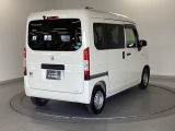 スライドドアは通常のドアに比べて、車のボディーに対し平行に開閉し、開けてもスペースを取りません。出入り口が大きいドアはお子様のいるご家庭はもちろん、混んだ駐車場でも大活躍です!