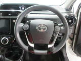 ステアリングから手を離さず、運転に集中したままオーディオ等の操作ができます。