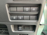 ハンドル右奥には各種設定スイッチがあります。運転者がスッと手を伸ばせば操作できので便利です。