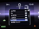 【PKSB】静止物に加え、後退時に左右後方から接近してくる車両をレーダー検知するとブザーでドライバーに注意喚起します。衝突の可能性がある場合は、被害軽減ブレーキ制御で接近車両との衝突被害軽減を支援。