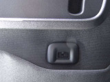 助手席シート背面にもUSB充電ポートが備わってます。