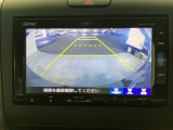 リアカメラ搭載! 狭い駐車場はもちろん、雨の日や夜間の運転も安心です。