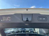 【パワーバックドア】スマートキーや運転席のボタンを押すだけでリアゲートが自動で開閉します!荷物を持っている時や、高い位置にあるバックドアを閉める際に便利な機能です。