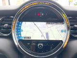 ●MINI純正ナビ:一体感のあるナビは、高級感ある車内を演出してくれます。Bluetooth再生などオーディオ機能も充実しておりますので、運転もより楽しめます♪