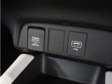 ◆アクセサリーソケット◆ドラレコの電源やスマートフォンの充電等に使用できる便利な電源ソケット!使いやすい場所に装備されています。