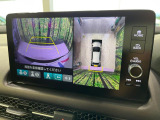 【マルチビューカメラシステム】専用のカメラにより、上から見下ろしたような視点で360度クルマの周囲を確認することができます☆死角部分も確認しやすく、狭い場所での切り返しや駐車もスムーズに行えます。