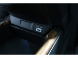 スマートフォンなどの音楽再生が可能なUSB接続ジャック装備車両です♪♪♪