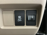 車がカーブの外側へ膨らんだり内側へ巻き込んだりする挙動を防止し安定した走行をサポートする横滑り防止装置付きです!