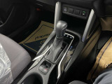 操作しやすいATシフトです♪シフトチェンジを気にしなくていいので運転だけに集中できますね!自然と手に届くところにある、手になじむ形状のシフトノブがいいですね♪