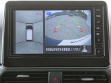 全周囲カメラで、クルマを上空から見下ろしているかのような映像を映し出します。周囲の状況がひと目でわかります!