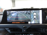 車両を上方から見たような映像をナビ画面に表示するパノラミックビューモニターが付いています。