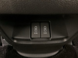 充電可能なUSB端子が2個ついています。移動中に充電もできるので便利です。