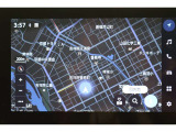 スマホやiPhoneと連携し対応アプリを表示させて使うコネクティッドナビ対応ディスプレイオーディオPlus。フルセグTV対応です。ナビ連動ETC2.0搭載。利用日や料金の確認がモニターで出来ます。
