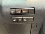 カラーヘッドアップディスプレイ付き。少ない視線移動で情報を確認できるので、運転の疲労軽減に繋がりますよ♪