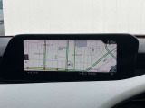お手元のスマートフォンと接続して頂く事で使用可能な「AppleCarPlay/AndroidAuto」電話の応答は勿論、メッセージの受信やLINE、音楽接続からナビアプリの使用まで幅広く活躍致します。