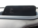 ナビゲーションは純正メモリーナビを装着しております。AM、FM、CD、DVD再生、Bluetooth、音楽録音再生がご使用いただけます。初めて訪れた場所でも安心ですね!