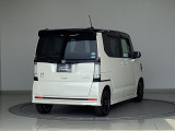バックカメラが付いているのでバックでの車庫入れも安心です。