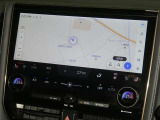 【14インチ純正ナビ】純正ナビを装備。タッチパネル式で使いやすく、詳細地図により目的地をピンポイントで設定できます。初めての道でも迷いにくく、ロングドライブも快適ですよ♪