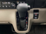 スマートな電子制御式パーキングブレーキに加え、渋滞時などでブレーキペダルから足を離しても停車を維持するオートブレーキホールド機能により、運転がより快適になります。