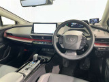 運転席まわりです。 各操作スイッチは使いやすい位置に配置されてます。